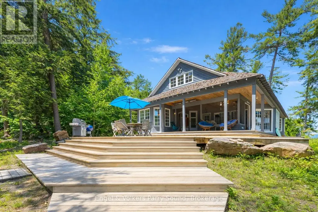 6 29c Mowat Island, Carling